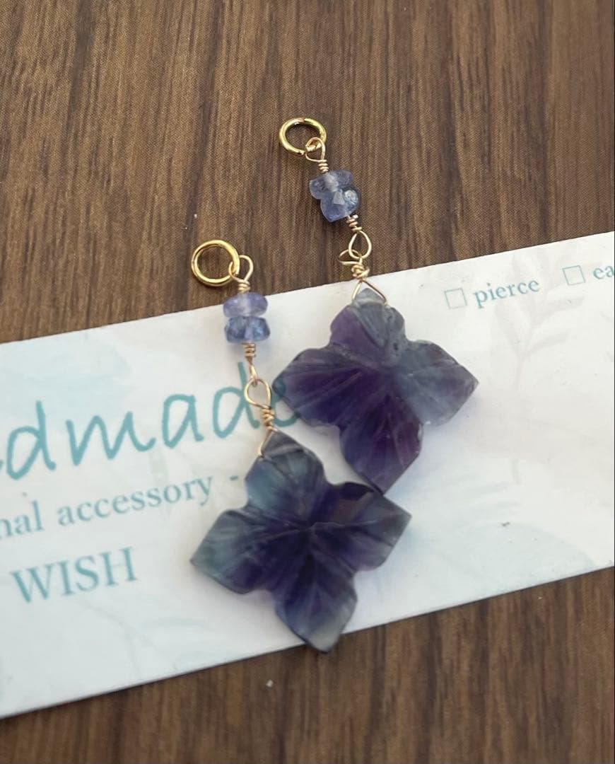 サービス価格 フローライトフラワーカービングピアスチャーム