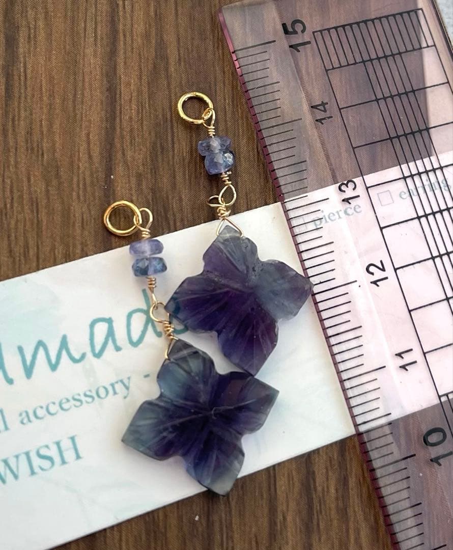 サービス価格 フローライトフラワーカービングピアスチャーム