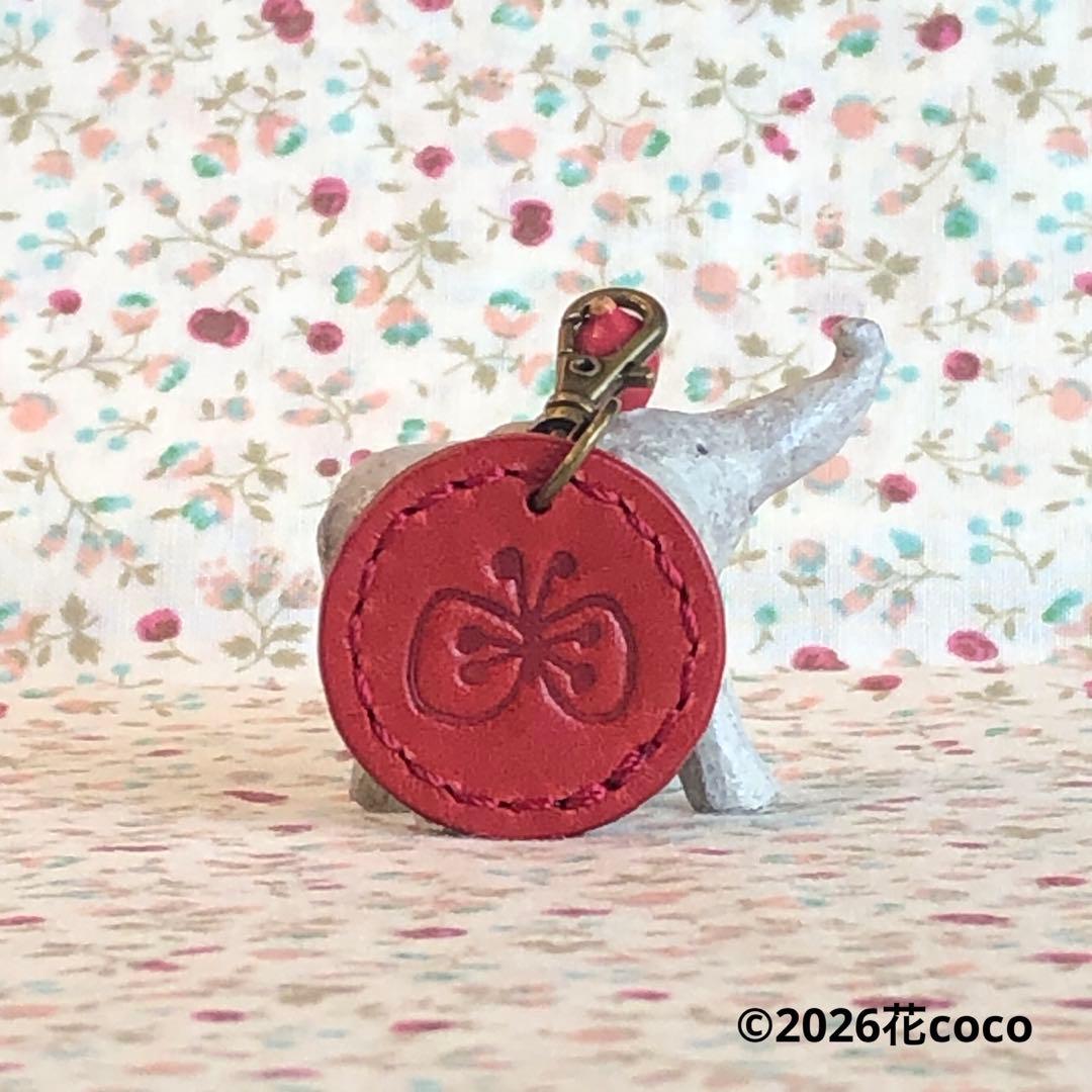 ❇︎レッド❇︎イニシャルNとちょうちょの本革のチャーム　マヤレザー