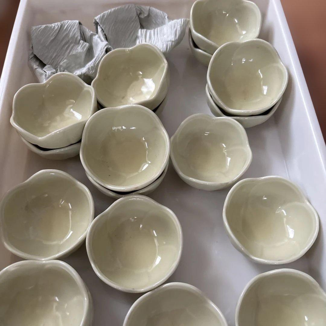花形クリーム色陶器小鉢２０個