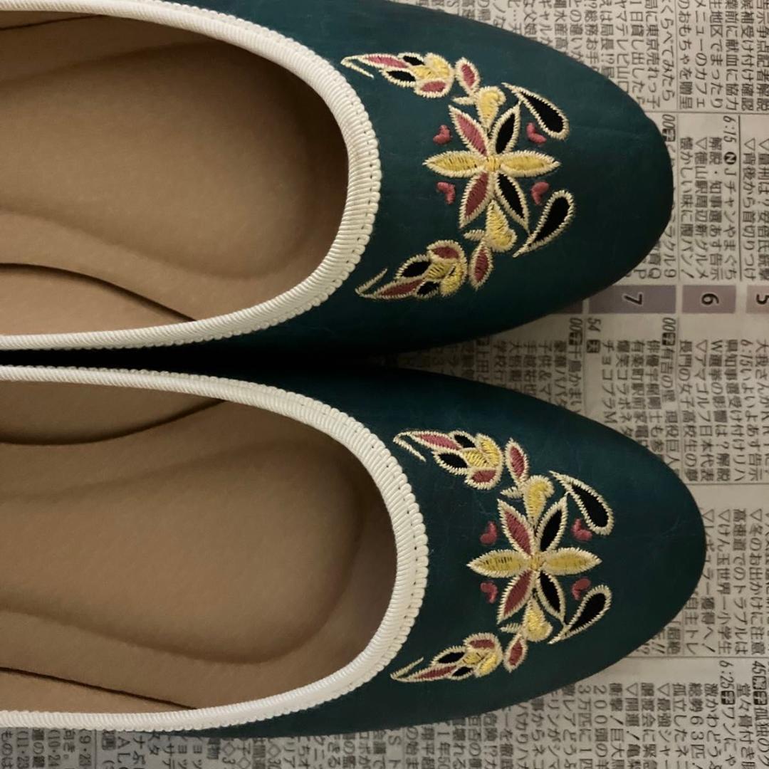 緑色 刺繍 フラットシューズ