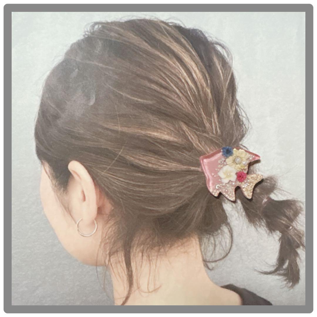 No 59❣️可愛い熱帯魚型海辺模様のレジンヘアゴム❣️٩(๑❛ᴗ❛๑)۶❣️
