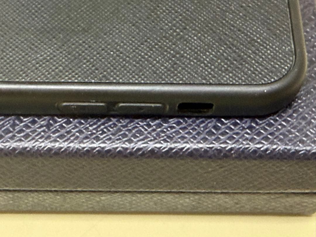 PRADA プラダ　iPhone 12 pro レザーケース　正規品