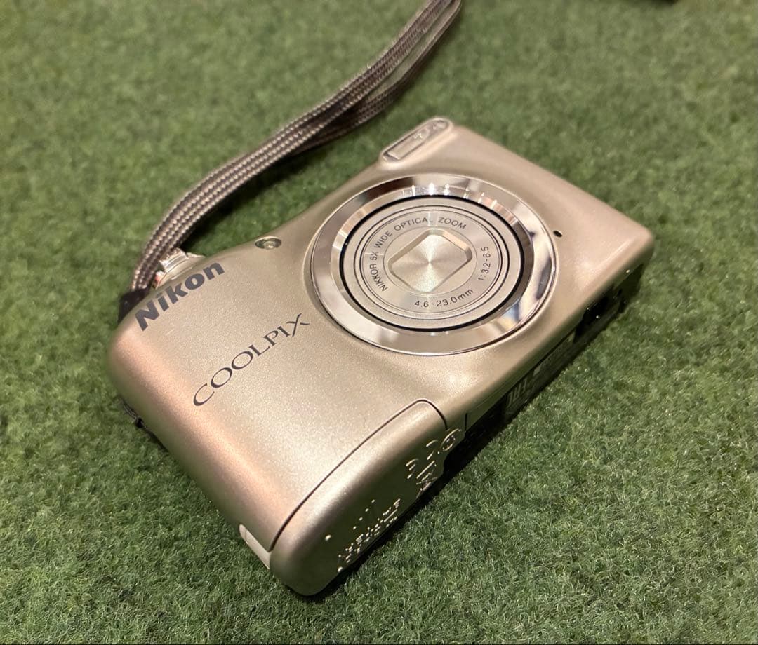 廃盤品ニコン Nikon COOLPIX A10 シルバー 完動品