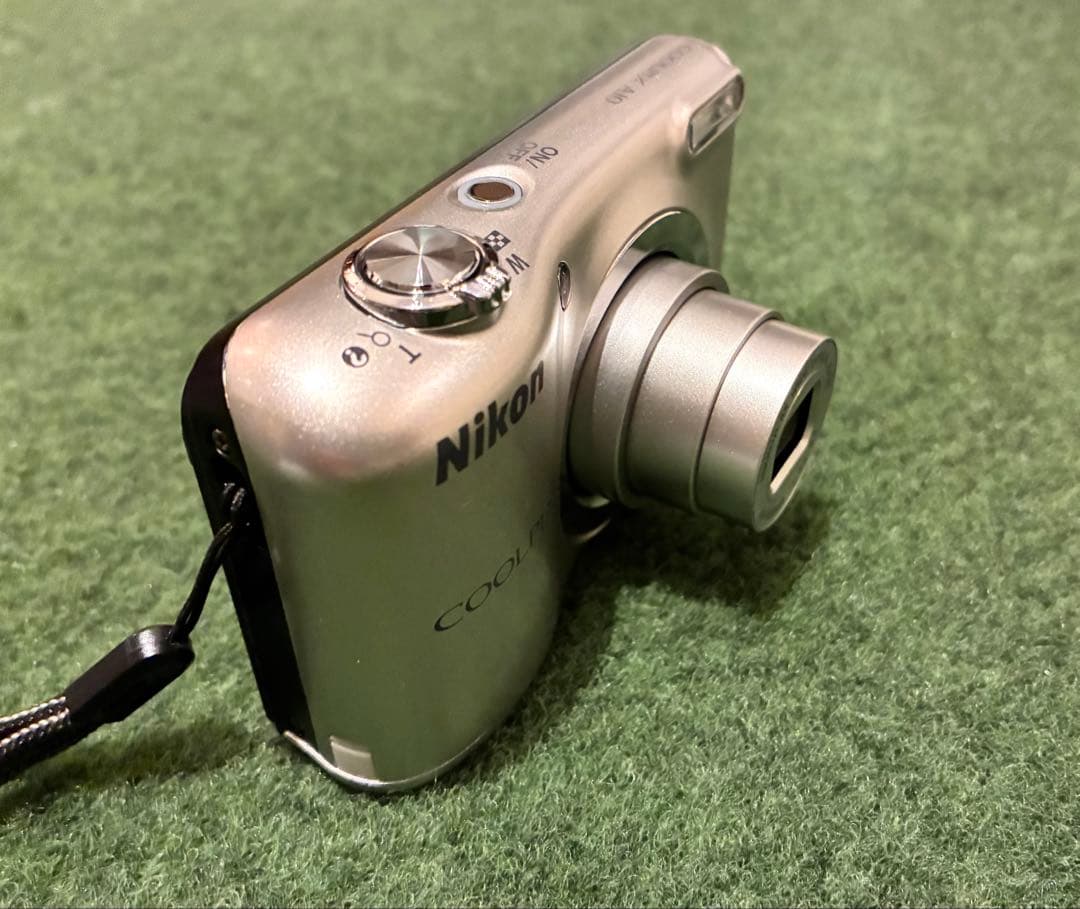 廃盤品ニコン Nikon COOLPIX A10 シルバー 完動品