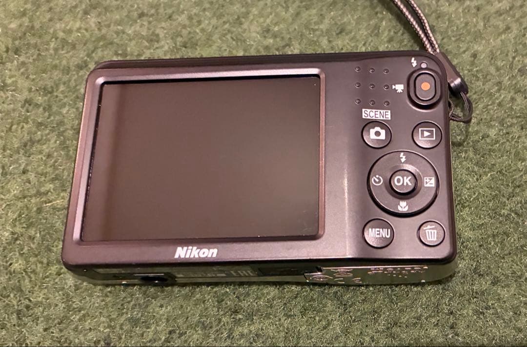 廃盤品ニコン Nikon COOLPIX A10 シルバー 完動品