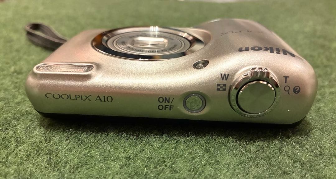 廃盤品ニコン Nikon COOLPIX A10 シルバー 完動品