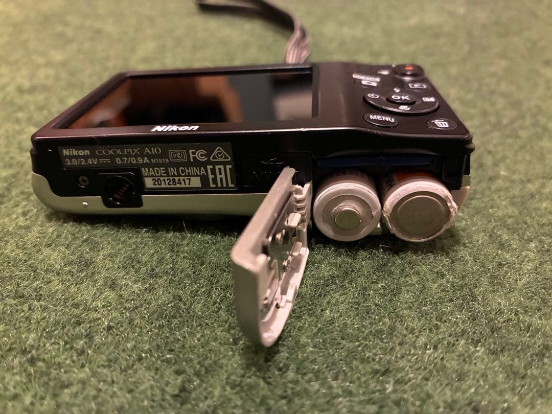 廃盤品ニコン Nikon COOLPIX A10 シルバー 完動品