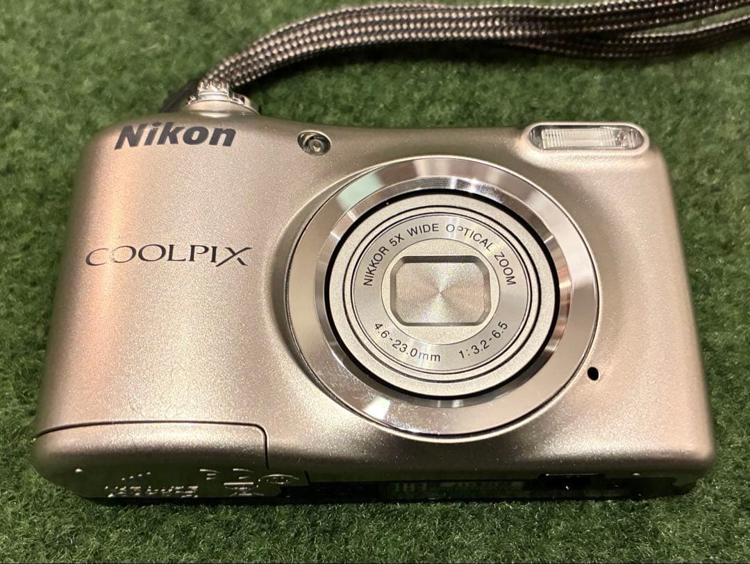 廃盤品ニコン Nikon COOLPIX A10 シルバー 完動品