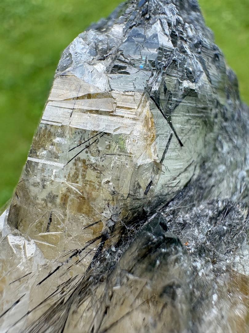 【匿名発送】シガール渓谷産　トルマリンインクォーツ 蝕像