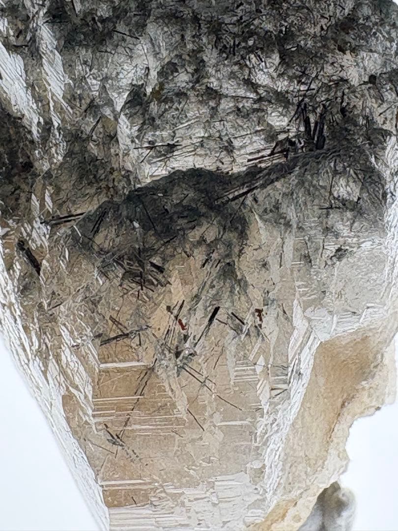 【匿名発送】シガール渓谷産　トルマリンインクォーツ 蝕像