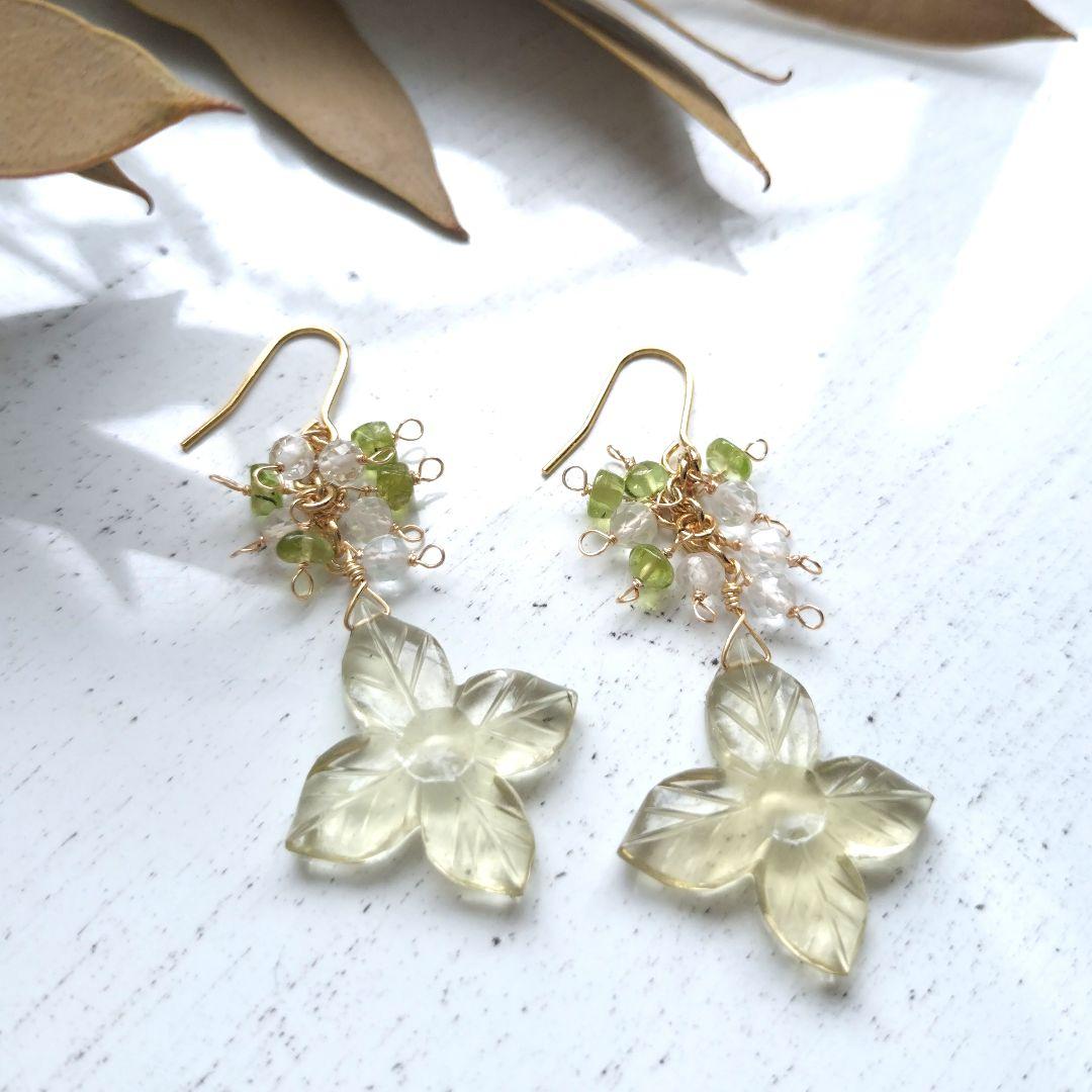 希少レモンクォーツのフラワーカービングとホワイトトパーズ ペリドットのピアス