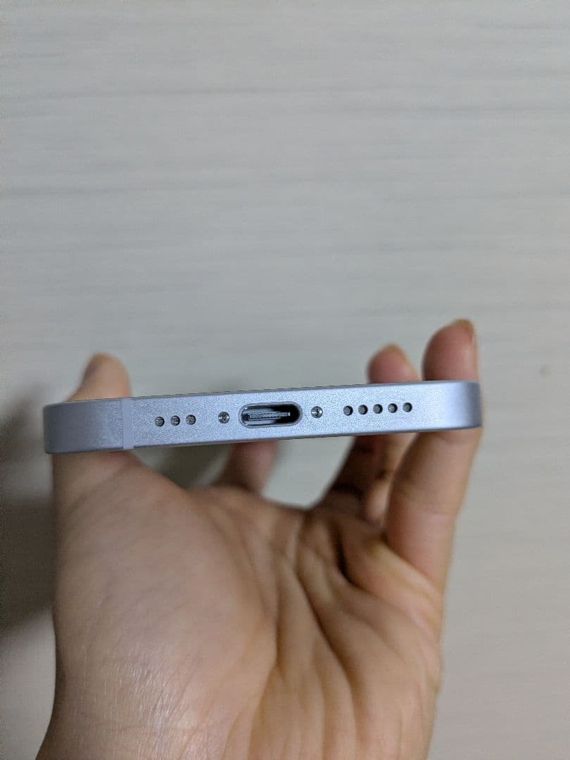 バッテリー最大容量は 100% iPhone 16e 128GB極美品