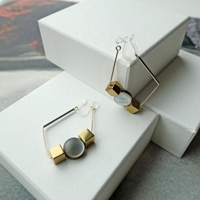 キューブイヤリング