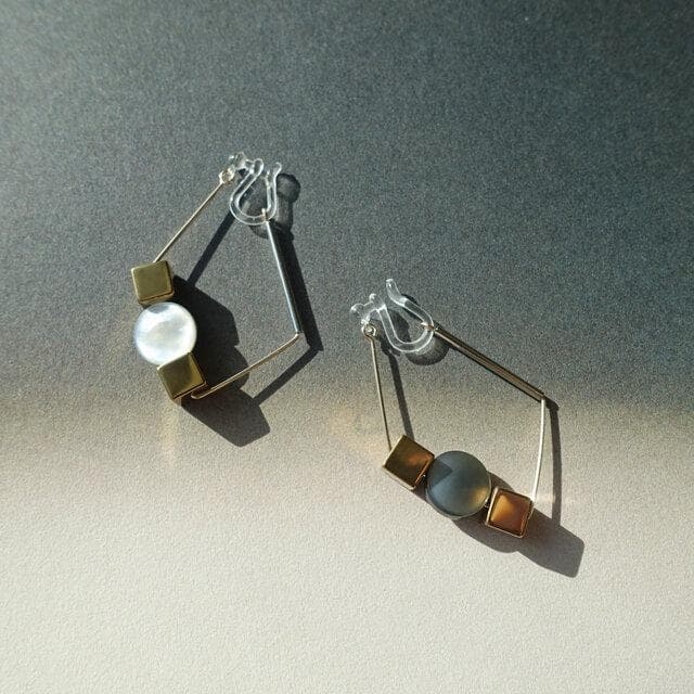 キューブイヤリング