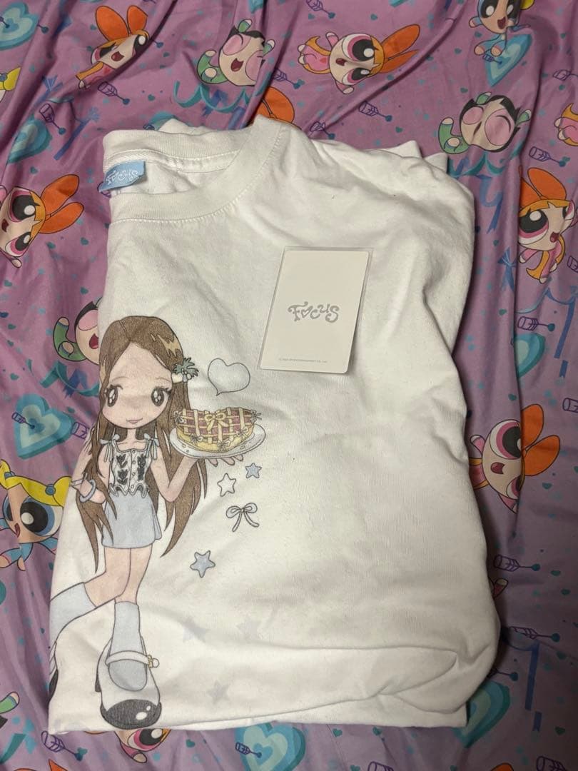 hearts2hearts FOCUS MD Tシャツ カルメン トレカ