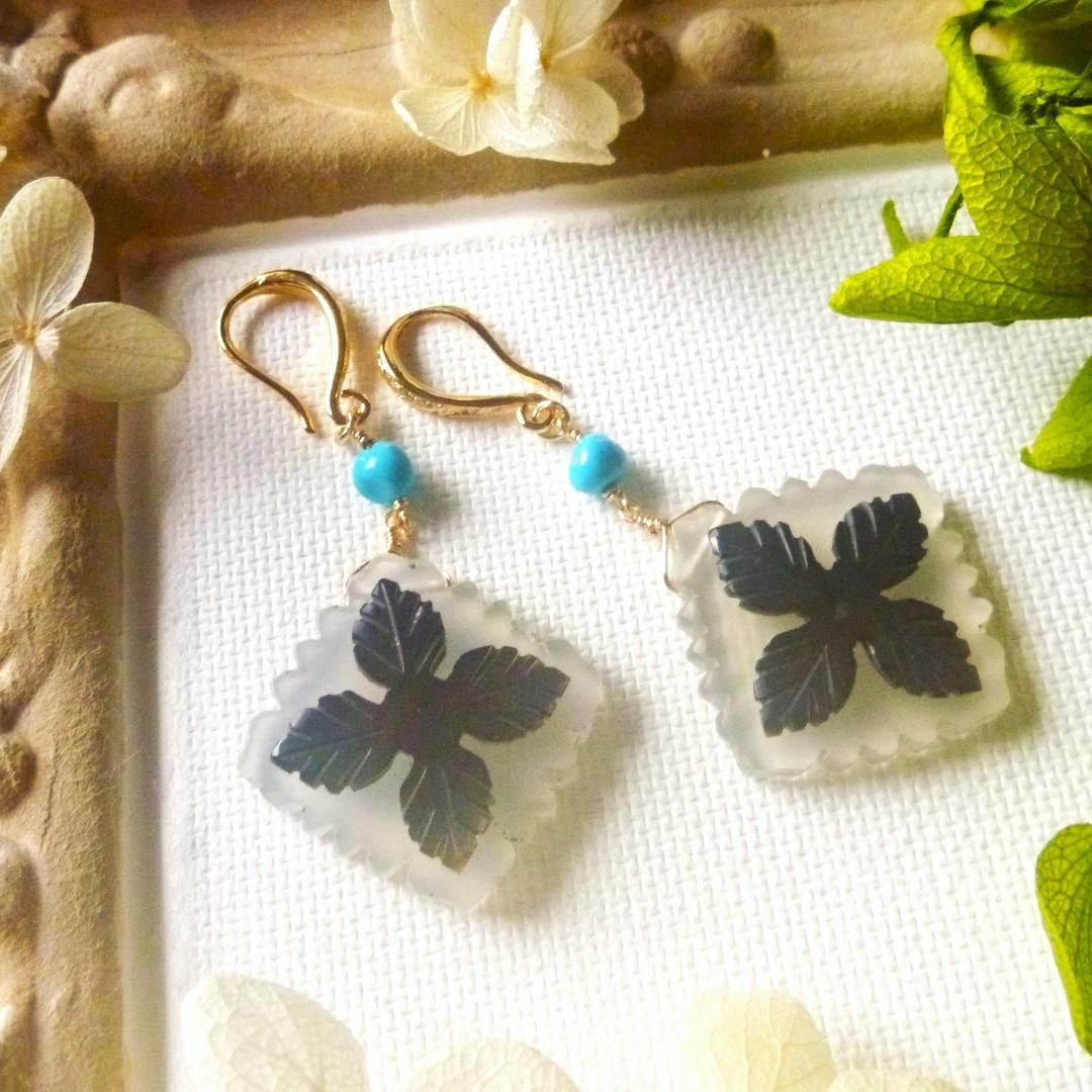 14kgf/ホワイトオニキス×ブラックマザーオブパールのハワイアンキルトピアス