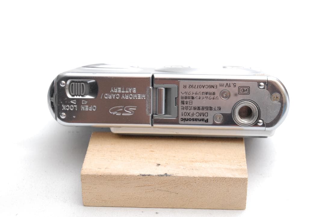 Panasonic LUMIX DMC-FX01 (良品）