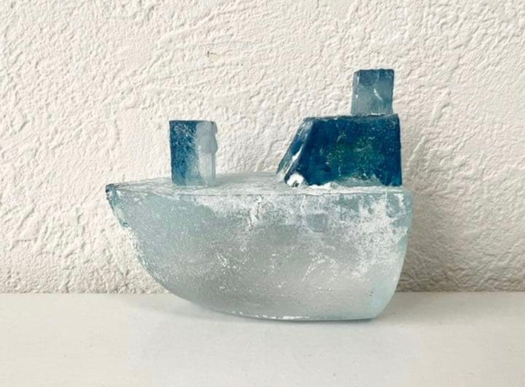 安達知江　ガラスオブジェ　海の記憶　船