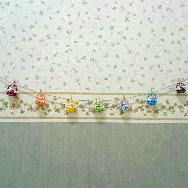 売り切れです 虹色 ミニチュアのカゴ ガーランド エコクラフト