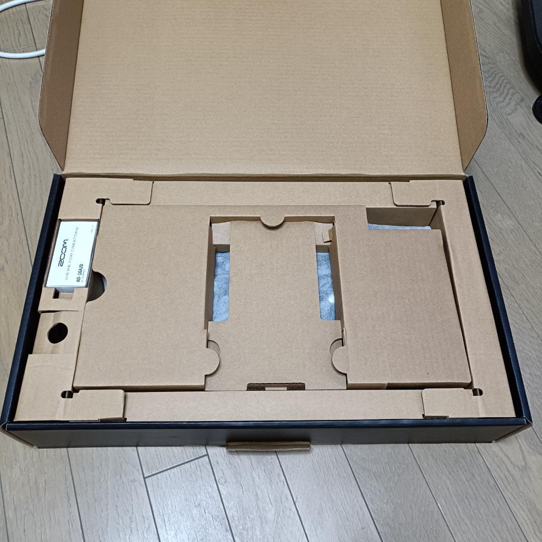 Zoom G6 マルチエフェクター ACアダプタ付 純正箱あり 保護フィルム貼付