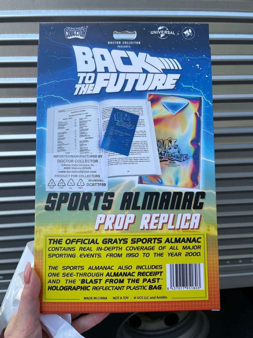 【新品未開封】バックトゥザフューチャー　スポーツ年鑑レプリカ