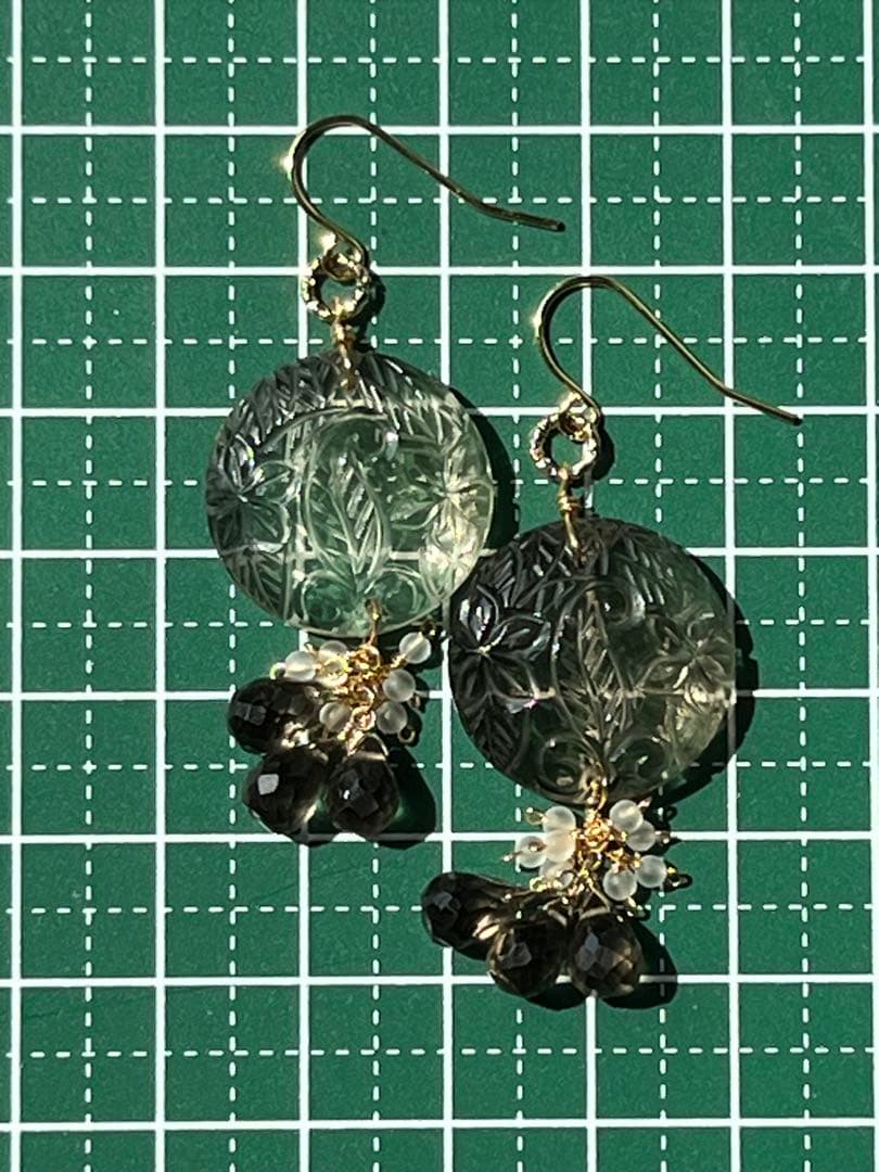 ＊14kgf スモーキークォーツ プルメリアリーフカービング ピアス