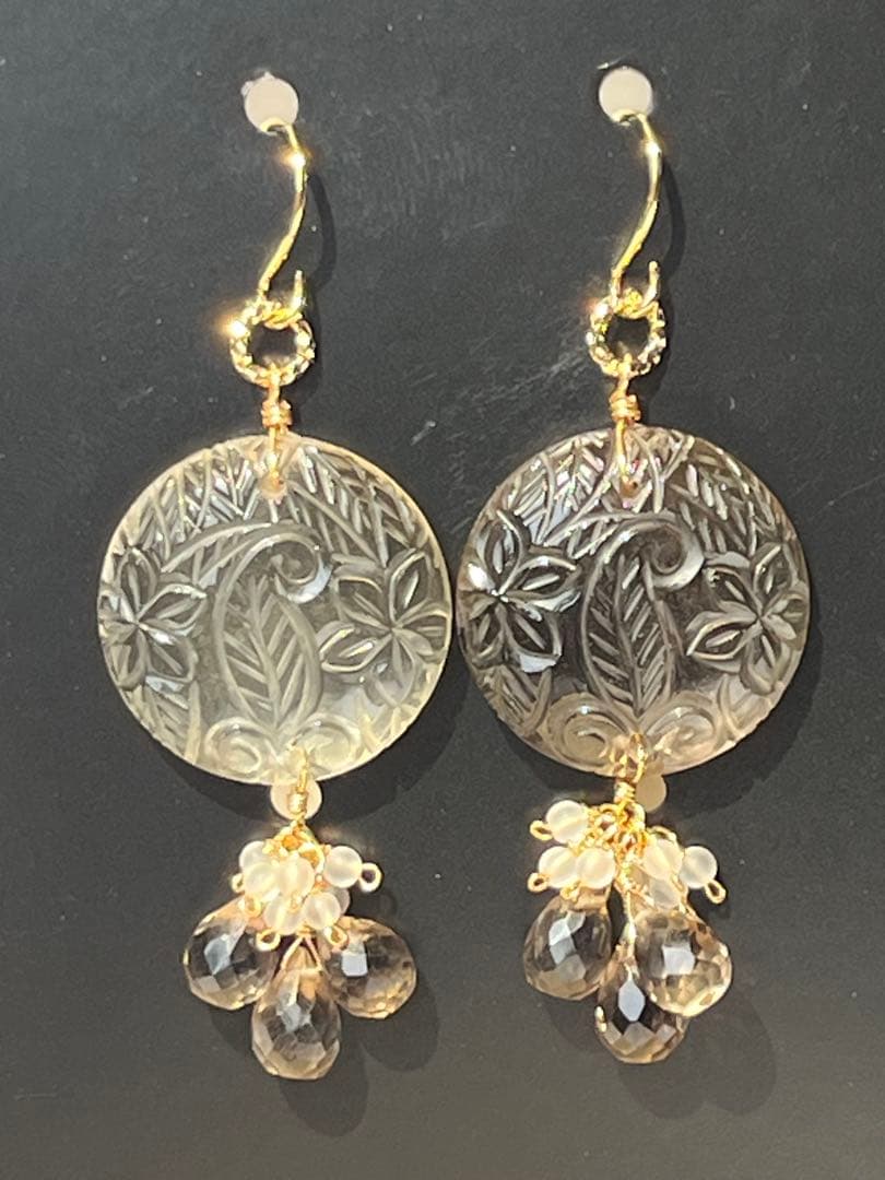 ＊14kgf スモーキークォーツ プルメリアリーフカービング ピアス