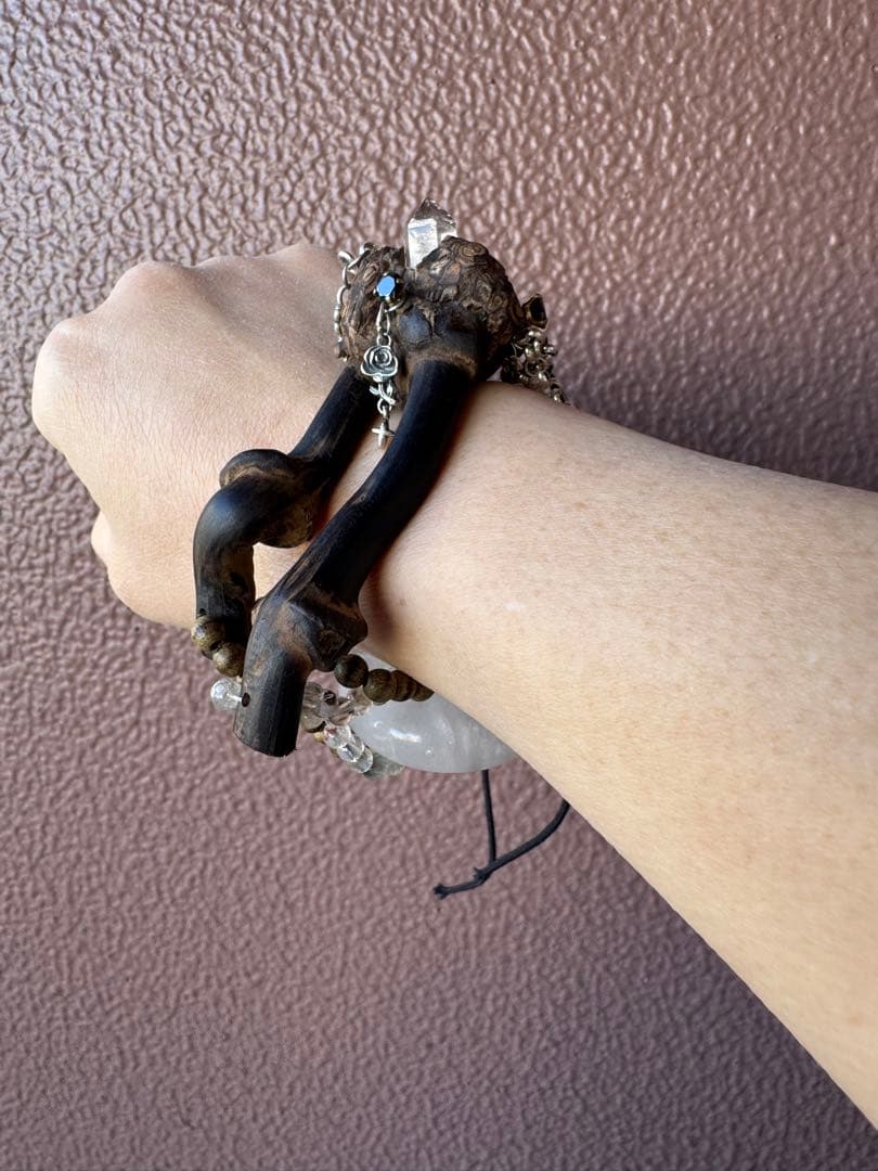 個性的なデザインバングル