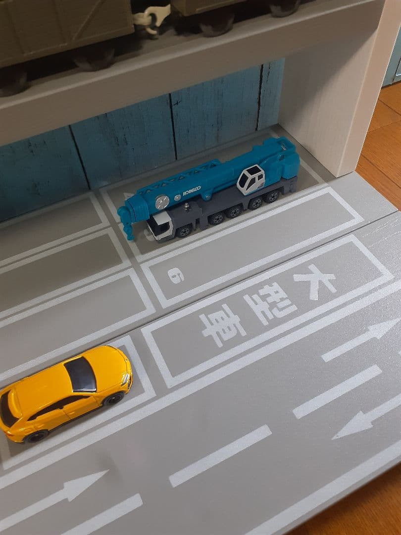 6段110台ロータリー交差点付きトミカ収納棚