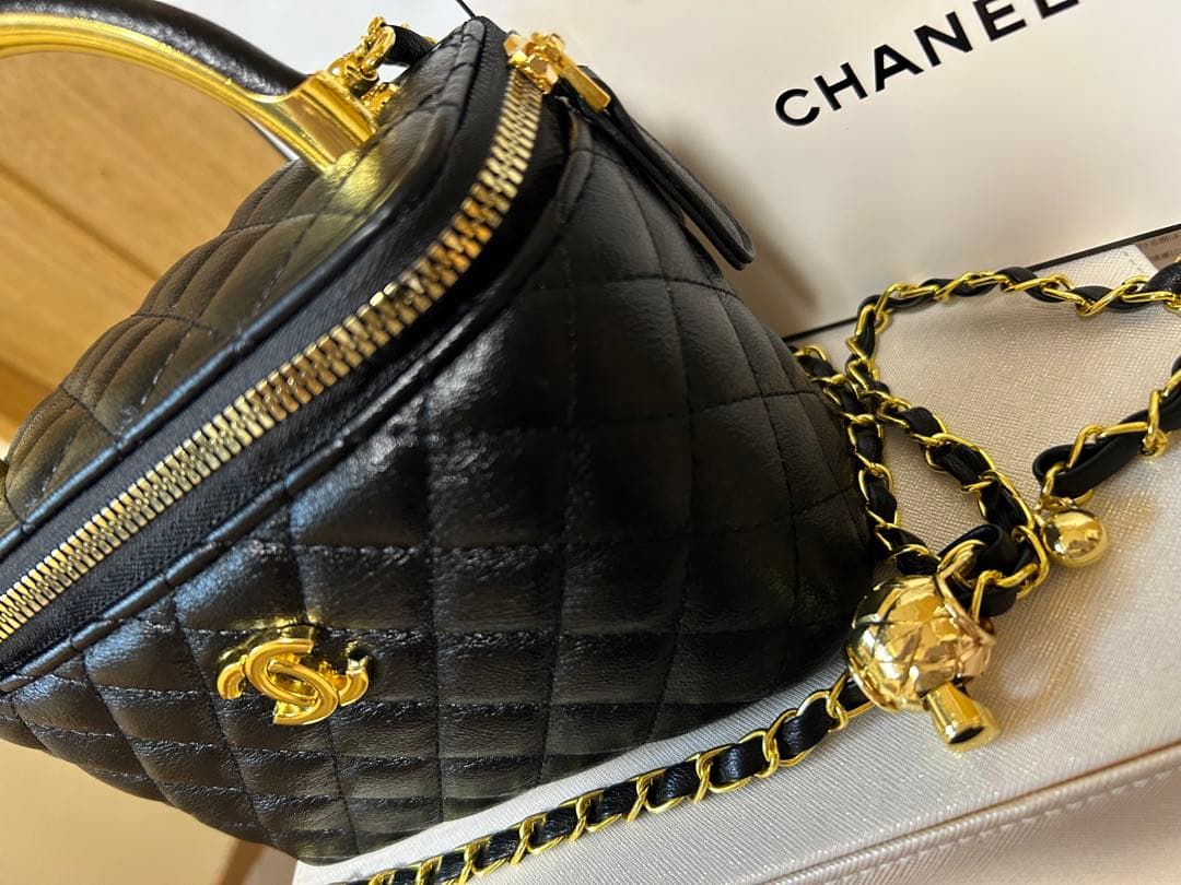 キルティングデザイン　バニティ　バッグ　CHANEL