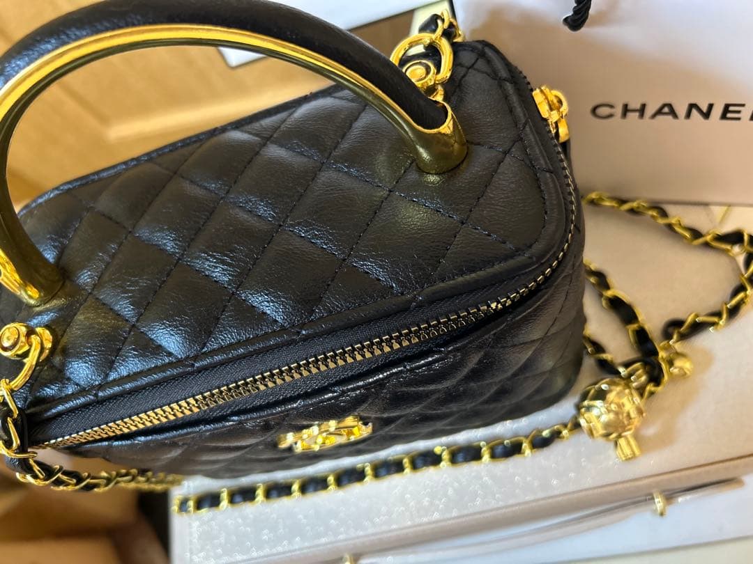 キルティングデザイン　バニティ　バッグ　CHANEL