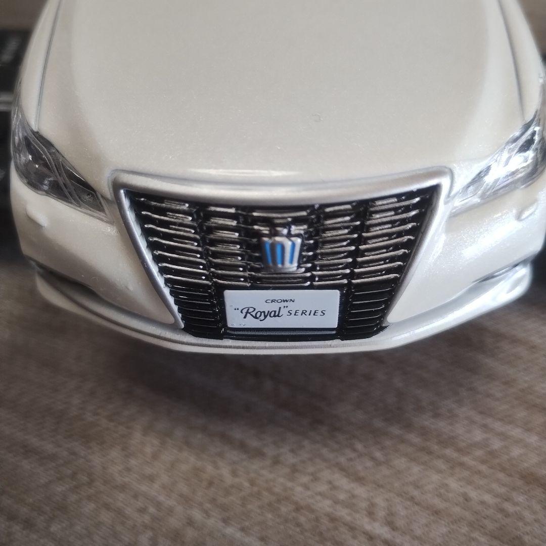 TOYOTAクラウン　ホワイト セダン ミニカー