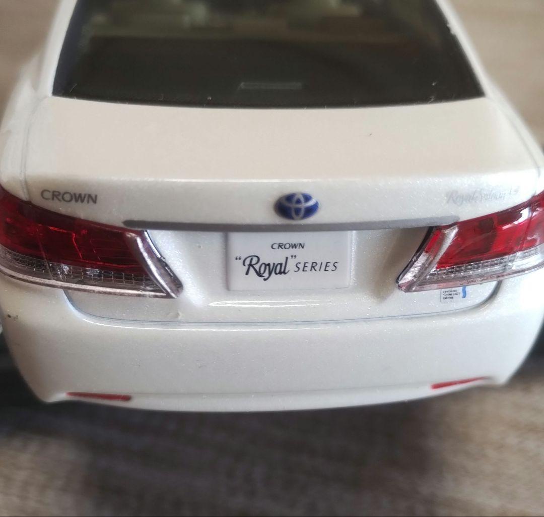 TOYOTAクラウン　ホワイト セダン ミニカー