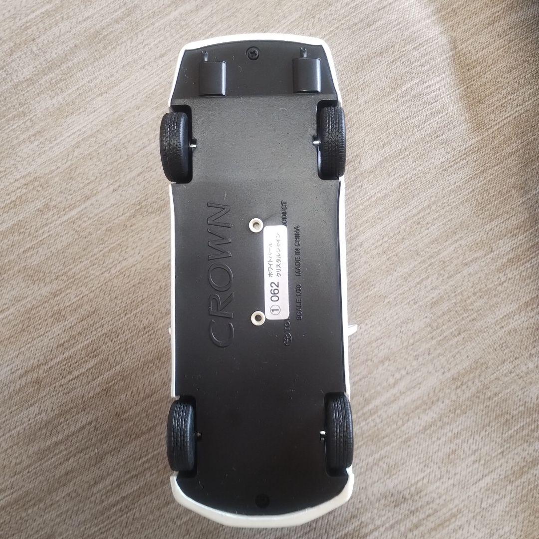 TOYOTAクラウン　ホワイト セダン ミニカー