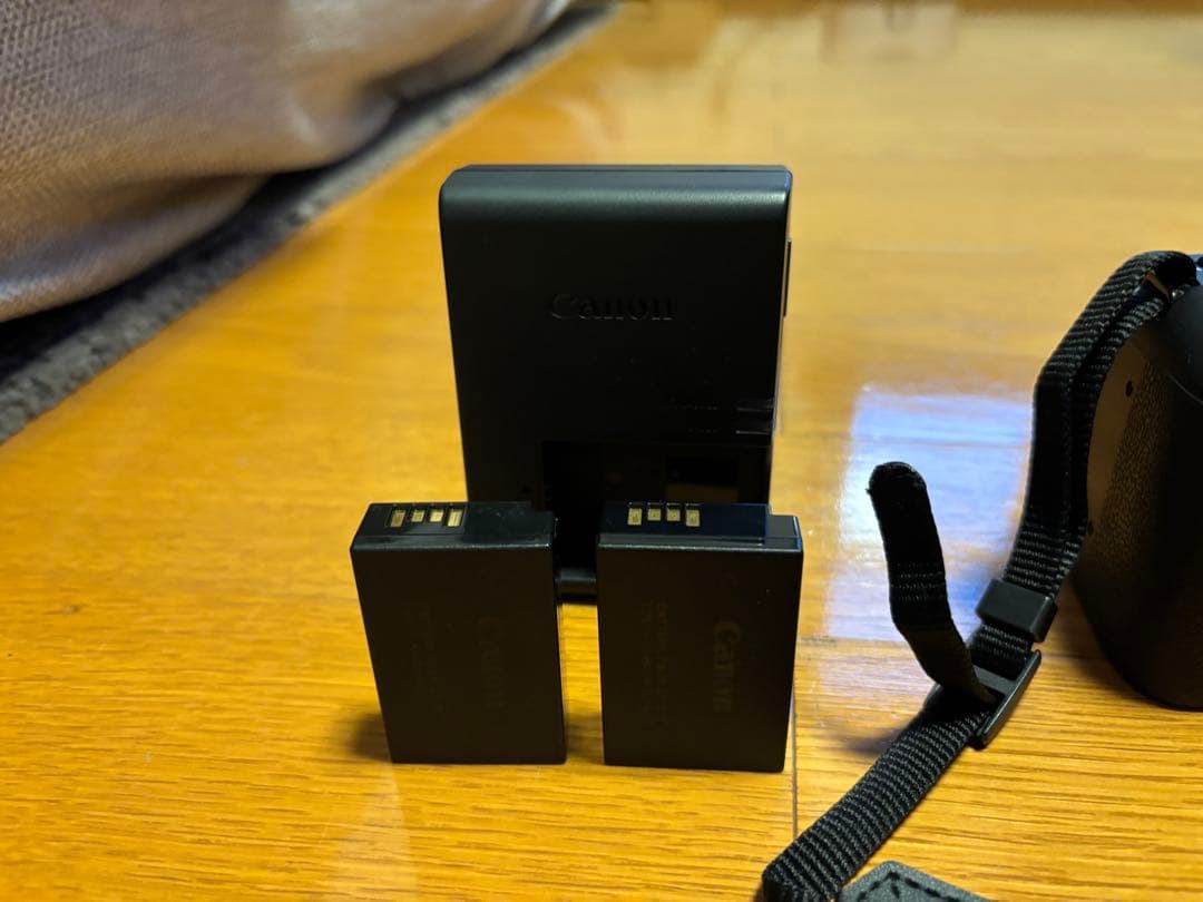 【美品】Canon EOS RP 本体と純正バッテリー2個セット