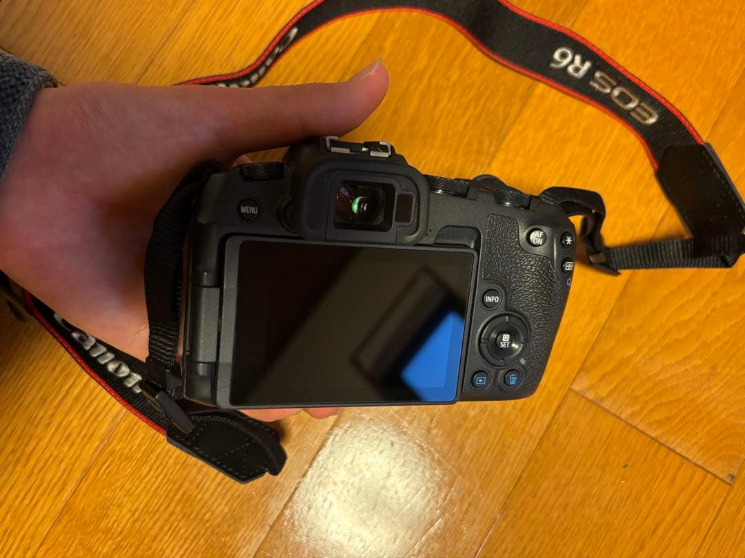 【美品】Canon EOS RP 本体と純正バッテリー2個セット