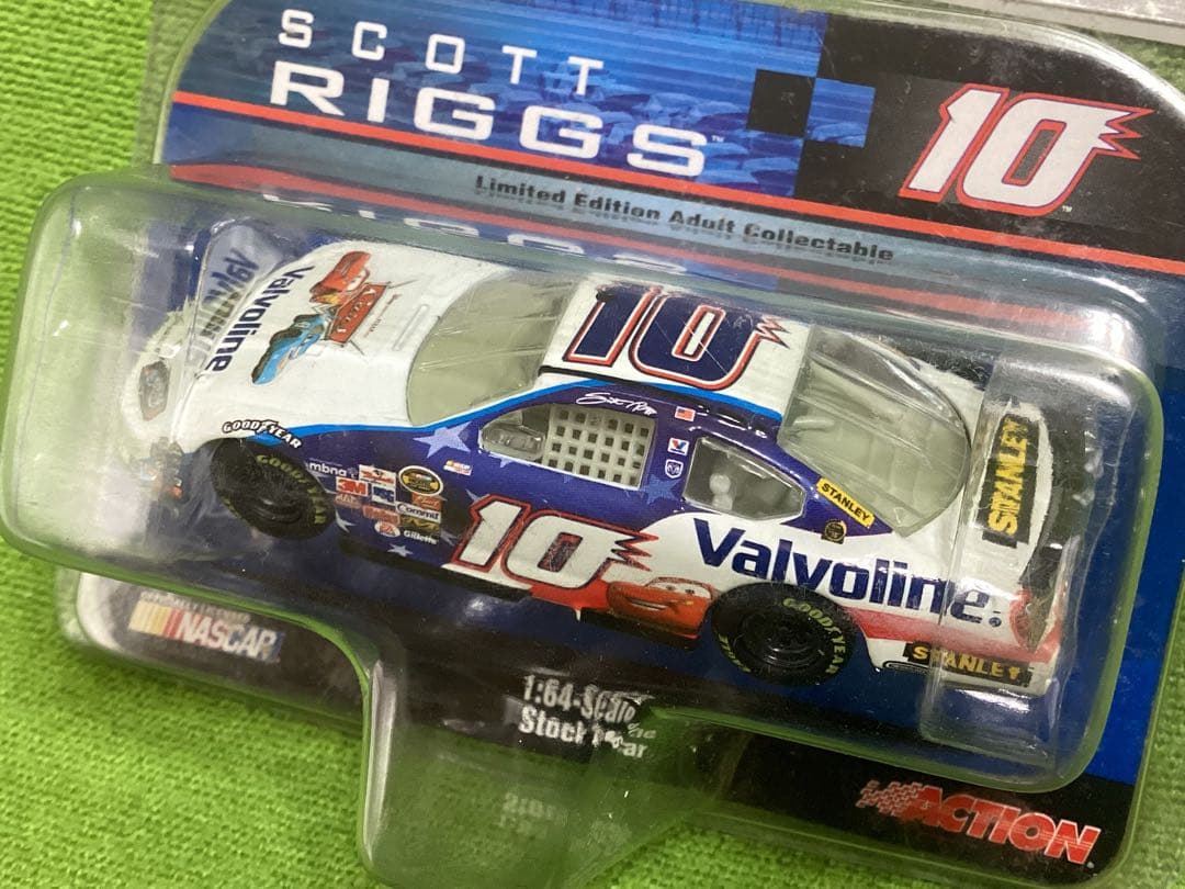 ディズニーカーズ ACTION 新品 スコットリッグスCharger バルボリン