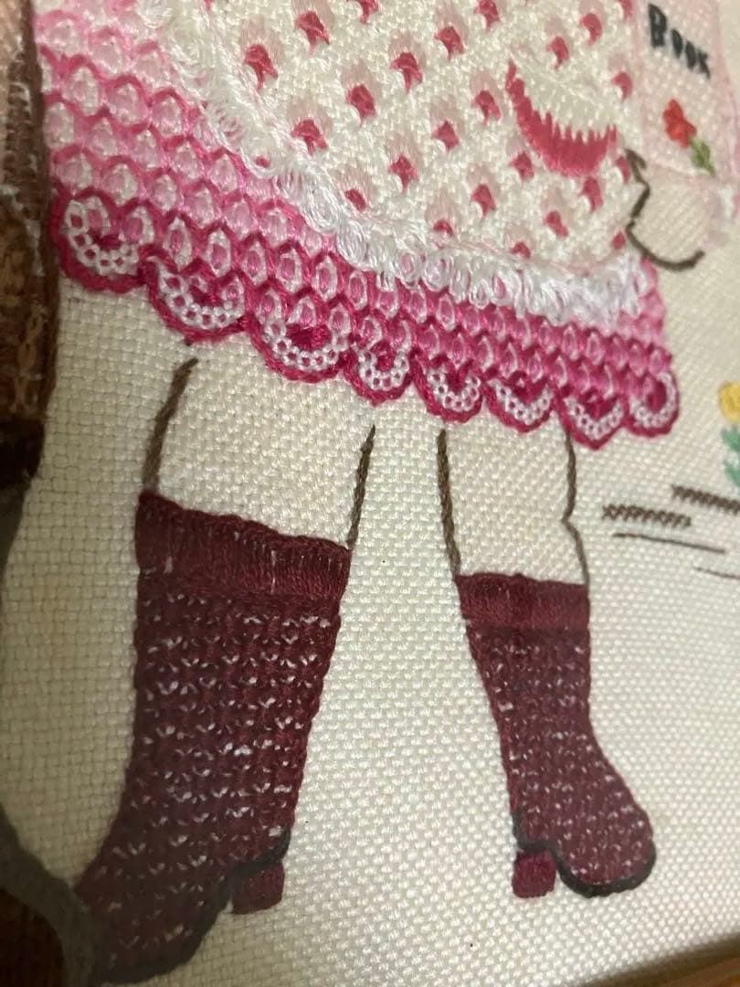 戸塚刺繍　「男の子と女の子」　額入りタペストリー　【ハンドメイド作品】