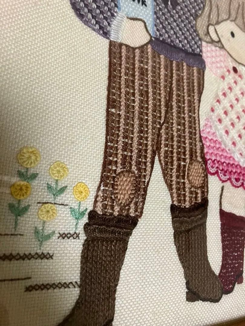 戸塚刺繍　「男の子と女の子」　額入りタペストリー　【ハンドメイド作品】