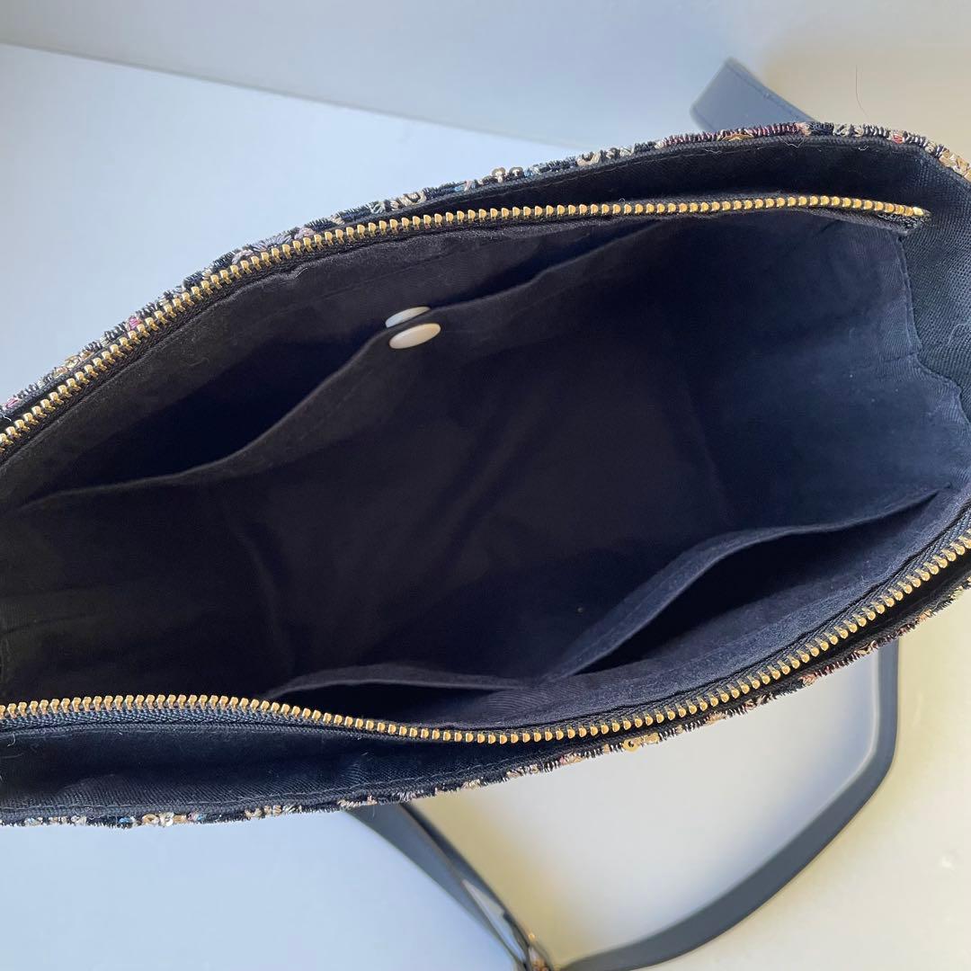 みと　インド刺繍ベルベット素材ブラックと合皮　横長ショルダーバッグ