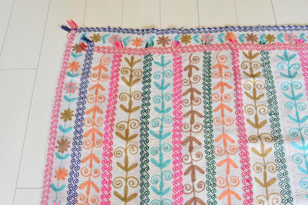 【SALE】明るい刺繍と陽だまりカラーのヴィンテージカンタキルト