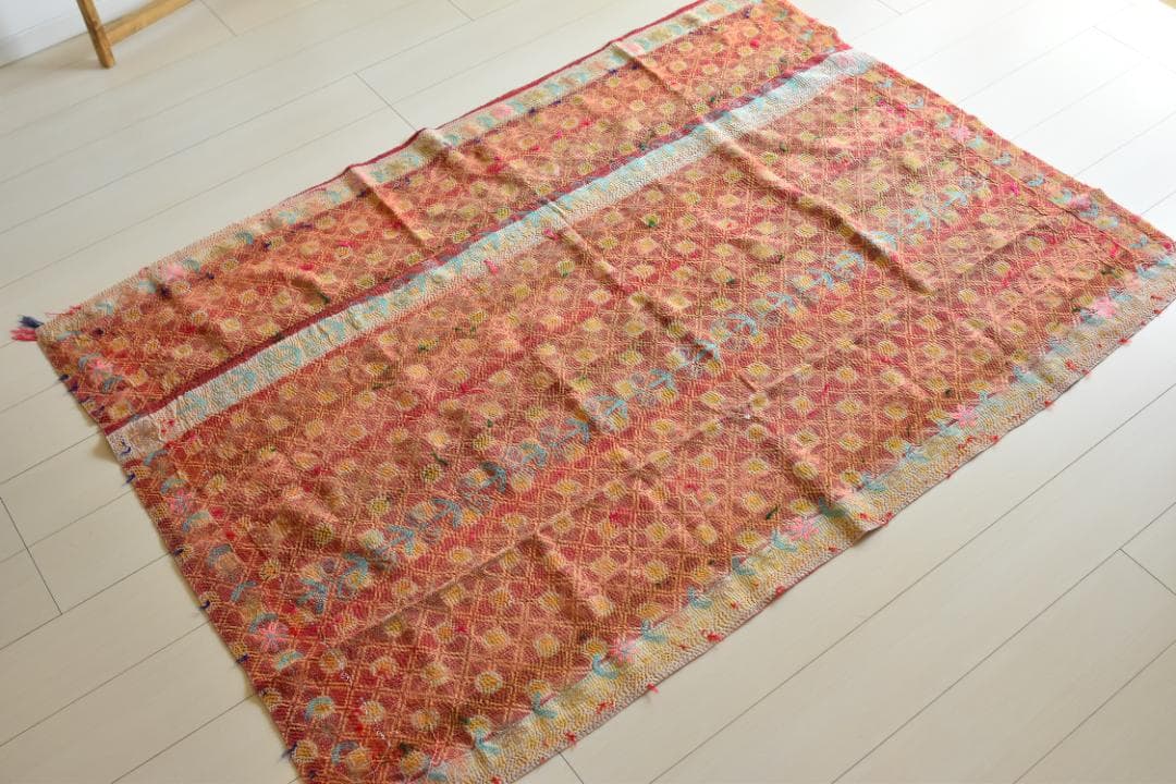 【SALE】明るい刺繍と陽だまりカラーのヴィンテージカンタキルト