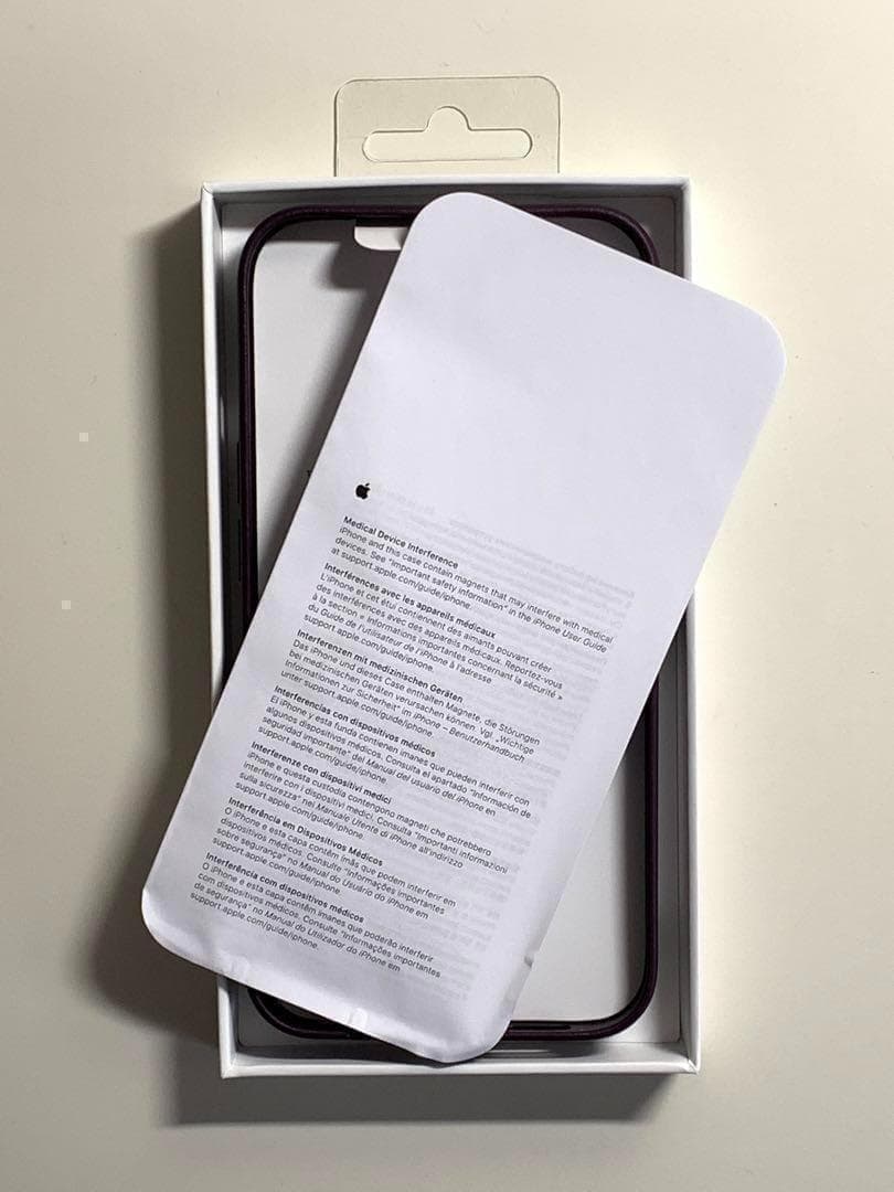 【新品】純正 iPhone 13 レザーケース・ダークチェリー①