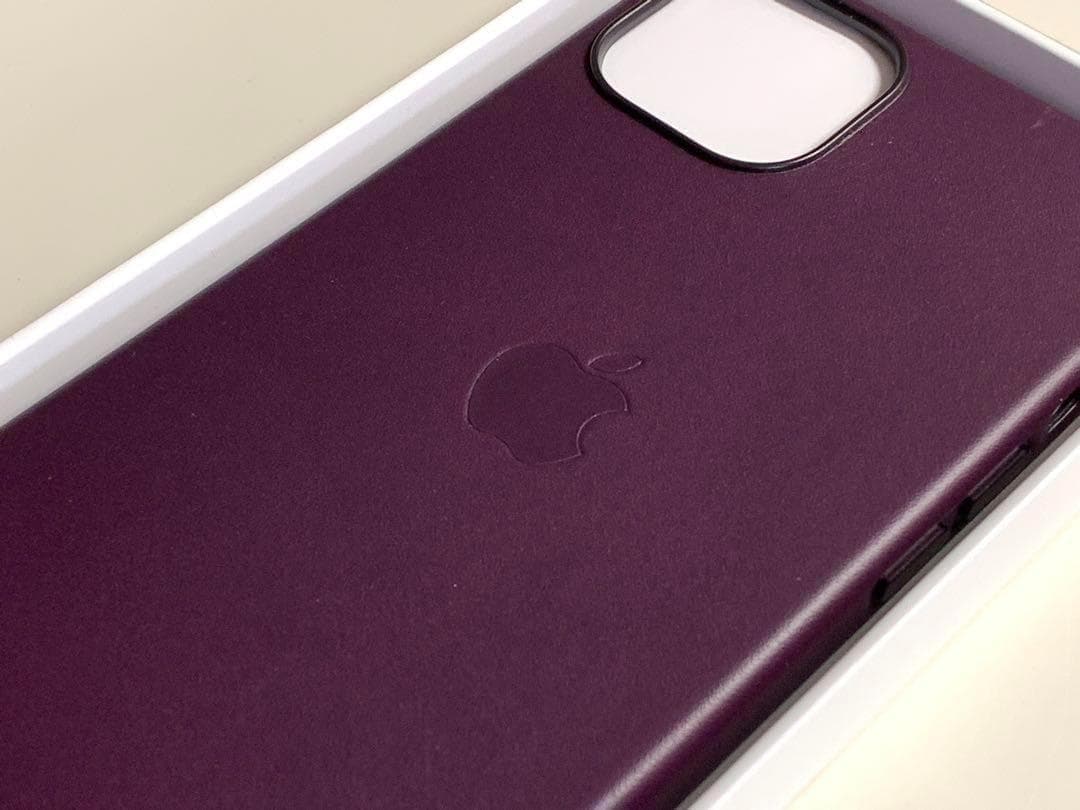【新品】純正 iPhone 13 レザーケース・ダークチェリー①