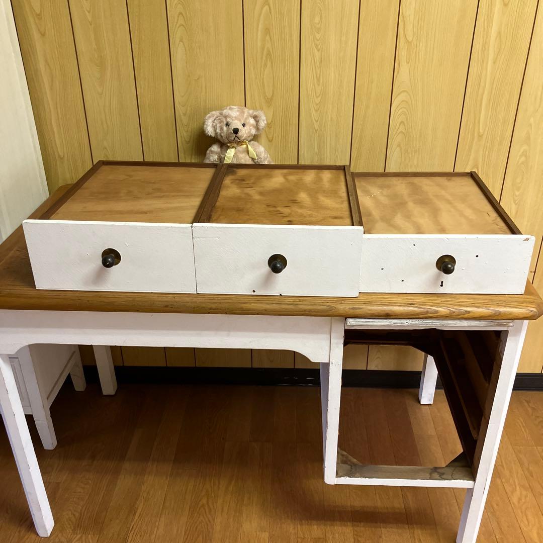 アンティークホワイト木目デスク 3つの引き出し付き