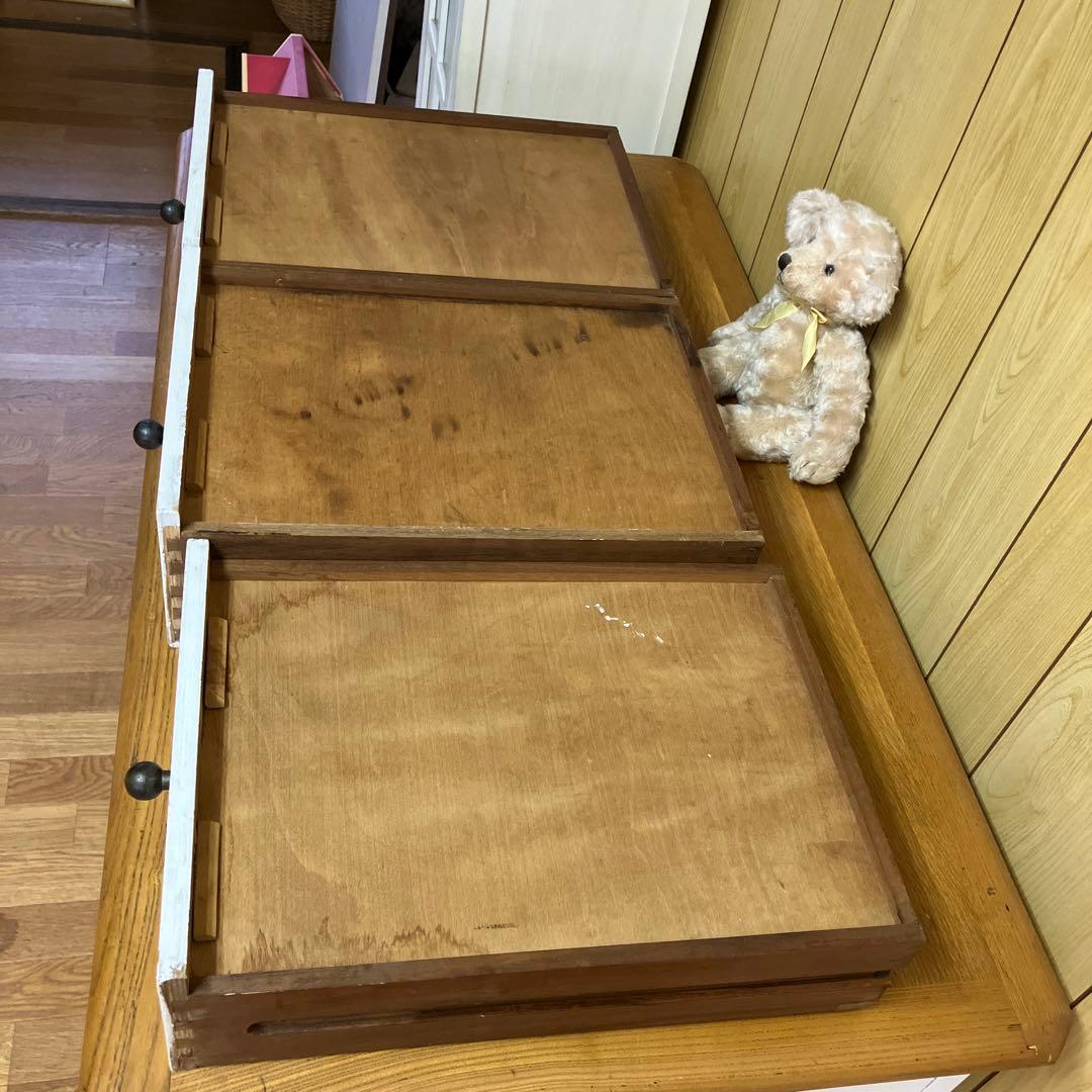 アンティークホワイト木目デスク 3つの引き出し付き