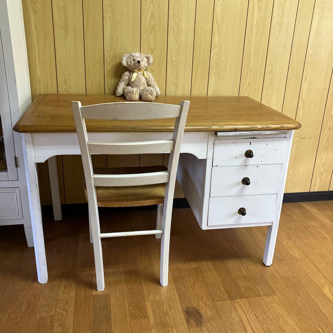 アンティークホワイト木目デスク 3つの引き出し付き