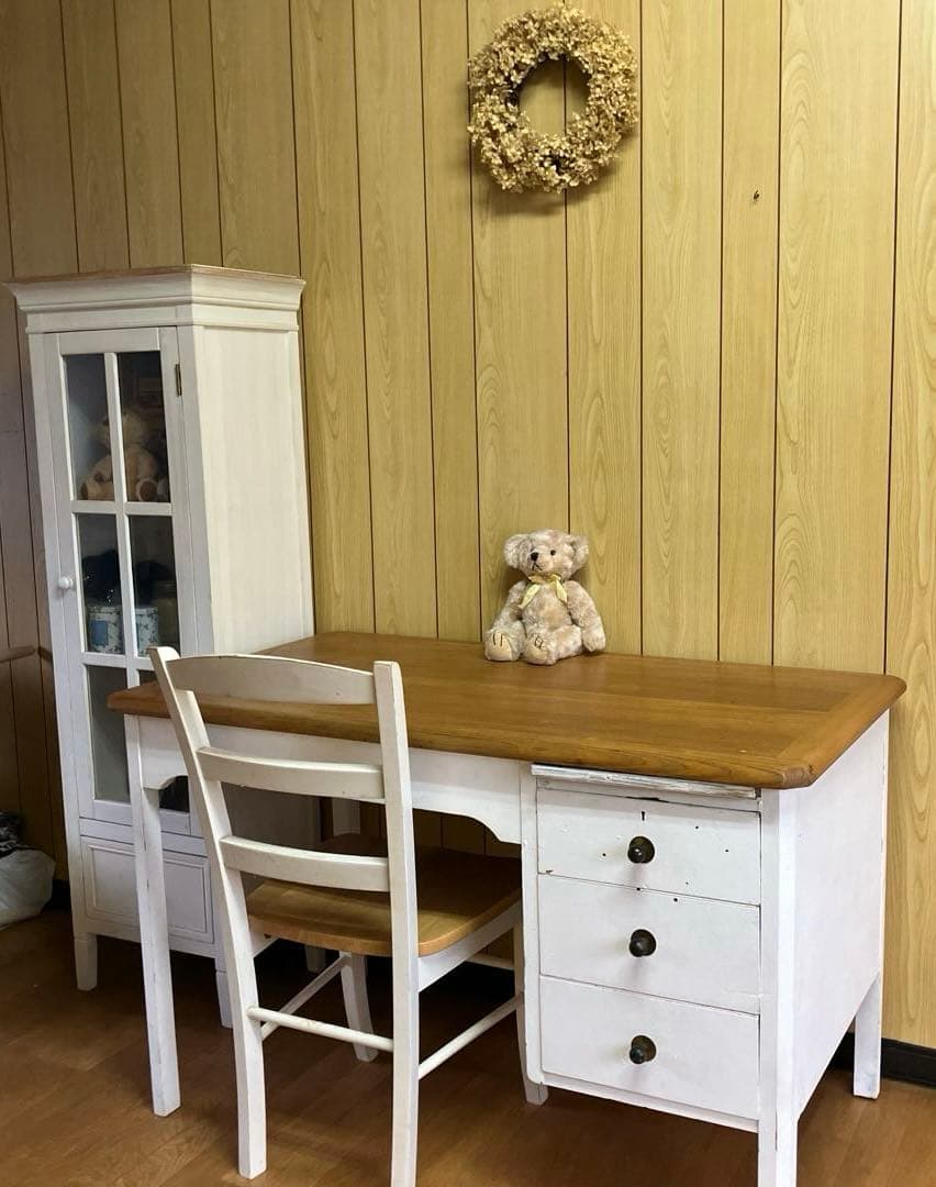 アンティークホワイト木目デスク 3つの引き出し付き