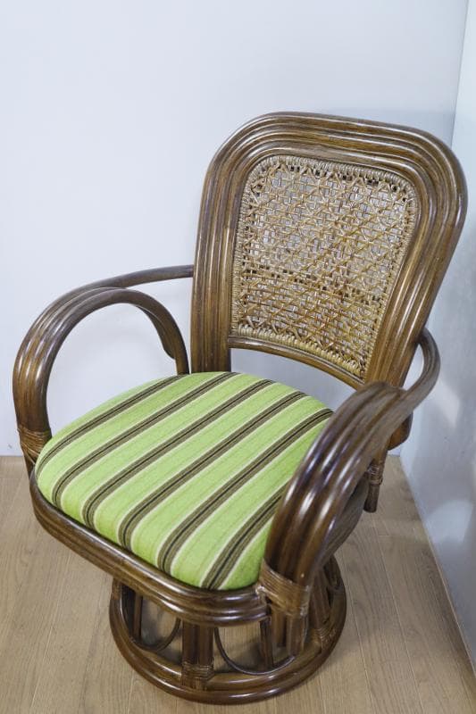 ほぼ未使用に近く極美品◆天然籐 座椅子/回転チェア 【ハイタイプ】 肘付き